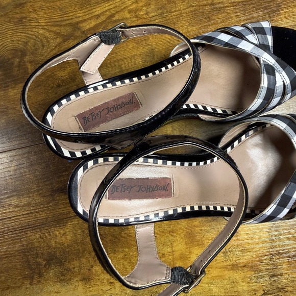 Betsey Johnson Black 9M Gingham Floral Wedge Sandals Platform Ankle Strap Shoes - Picture 5 of 6